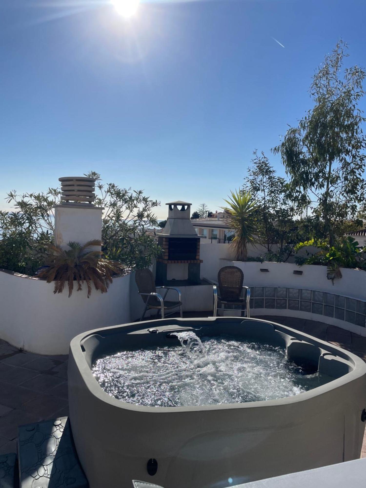 푸엔히롤라 Penthouse With Private Roof Terrace And Jacuzzi 아파트 외부 사진