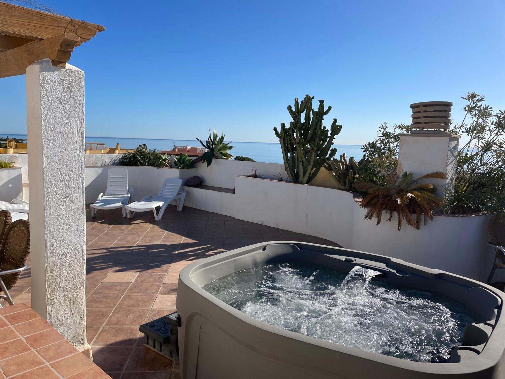 푸엔히롤라 Penthouse With Private Roof Terrace And Jacuzzi 아파트 외부 사진
