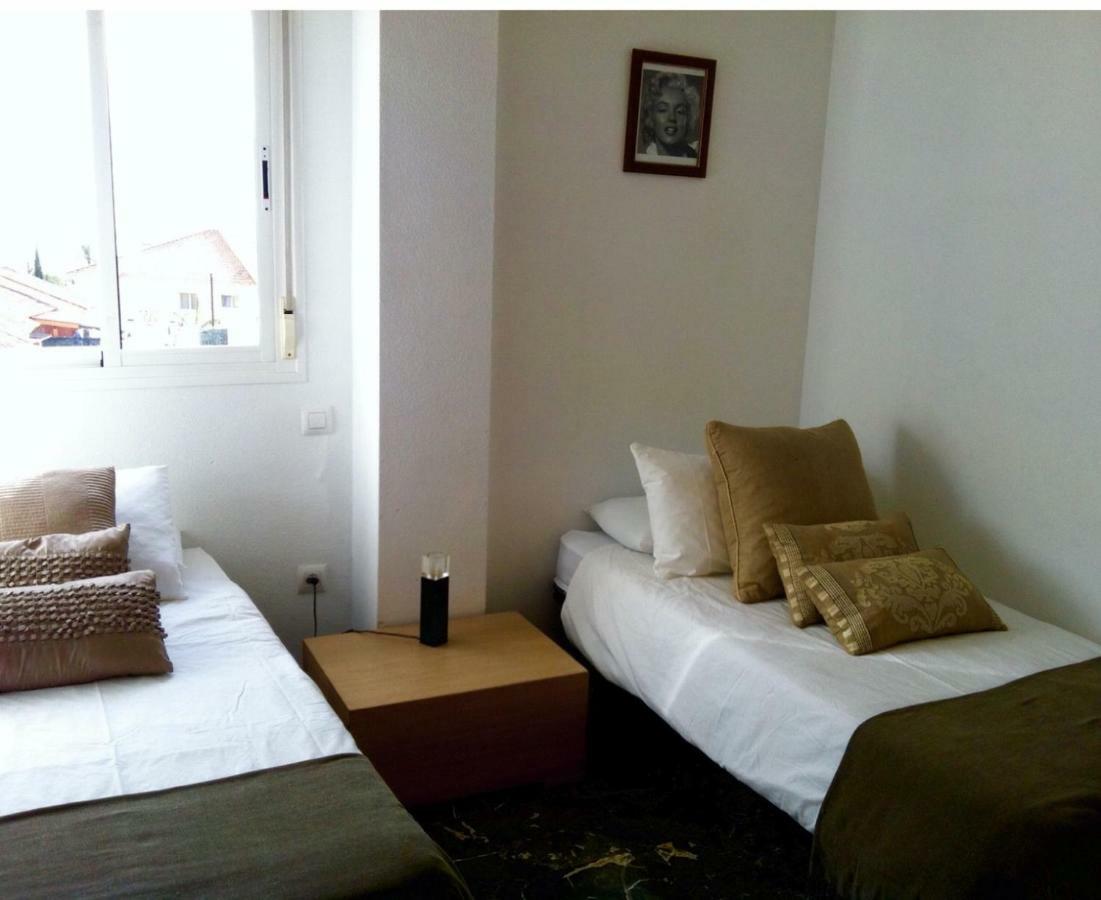 푸엔히롤라 Penthouse With Private Roof Terrace And Jacuzzi 아파트 외부 사진