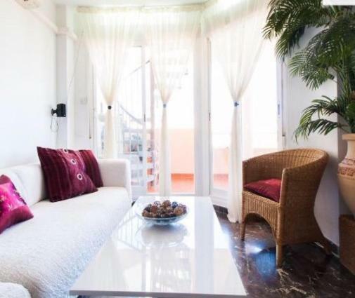 푸엔히롤라 Penthouse With Private Roof Terrace And Jacuzzi 아파트 외부 사진