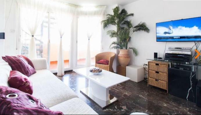 푸엔히롤라 Penthouse With Private Roof Terrace And Jacuzzi 아파트 외부 사진